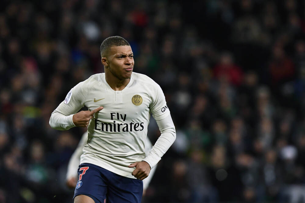 当之无愧！勇士官方晒本场最佳球员数据海报：理查德20+5当选